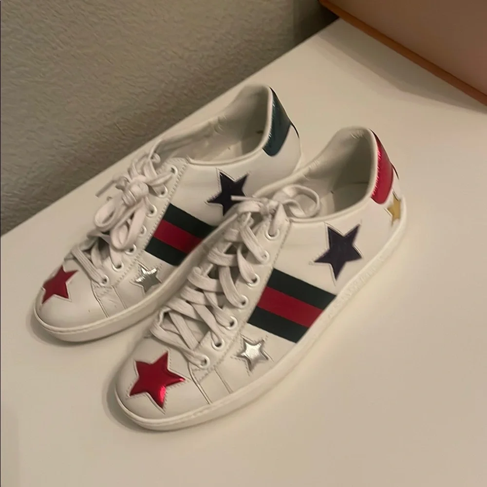Authentic Gucci White Sneakers with stars - Picture 5 of 6